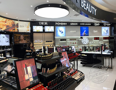 深圳化妆品展示柜采购与化妆品批发全攻略